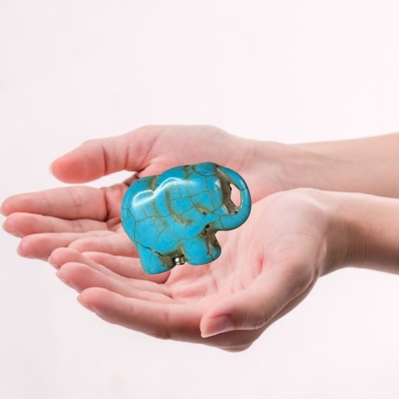 .Turquoise Elephant with Silver Necklace. NWOT - Picture 3 of 5